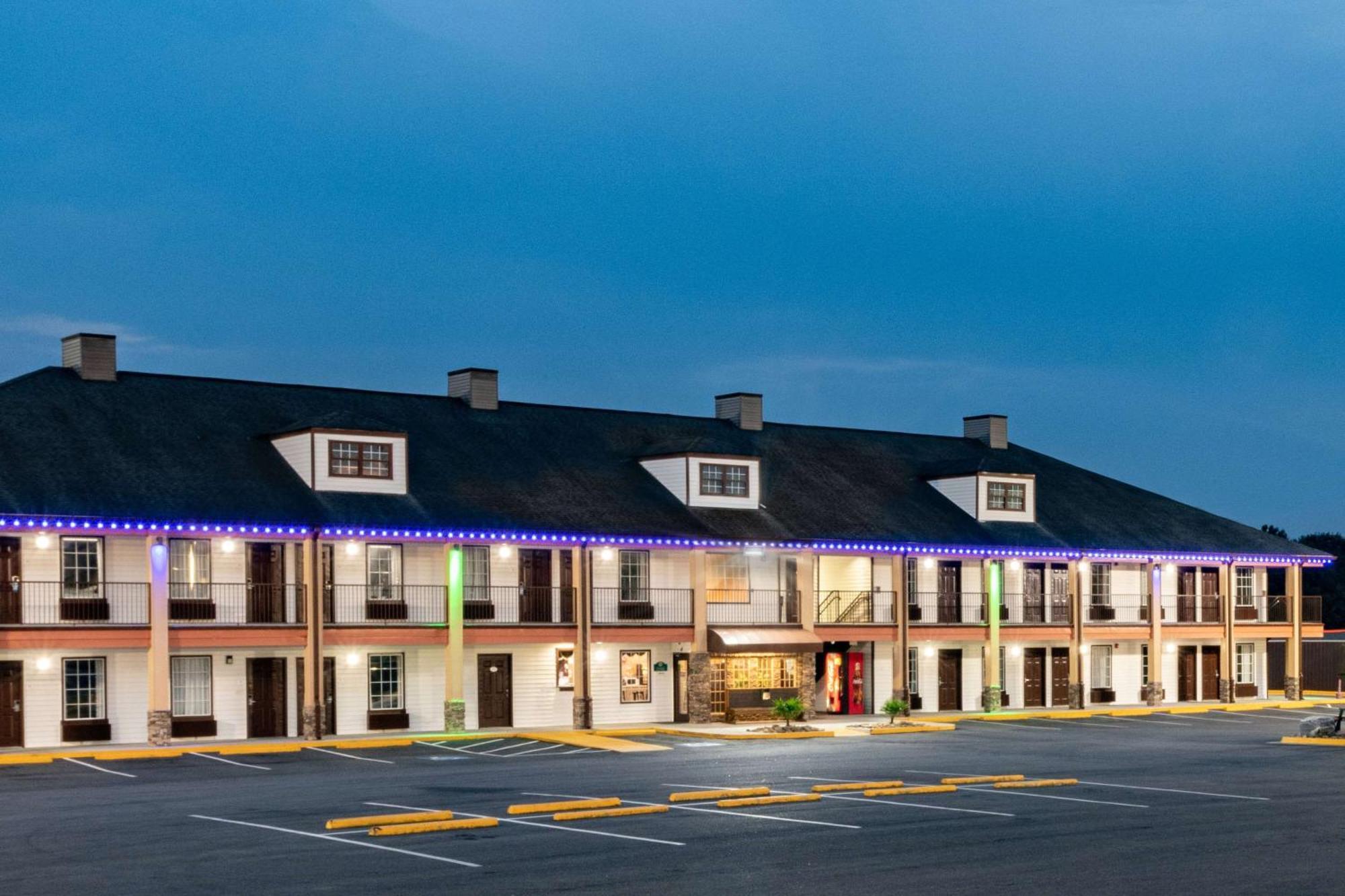 Baymont By Wyndham Commerce Ga Near Tanger Outlets Mall Ngoại thất bức ảnh