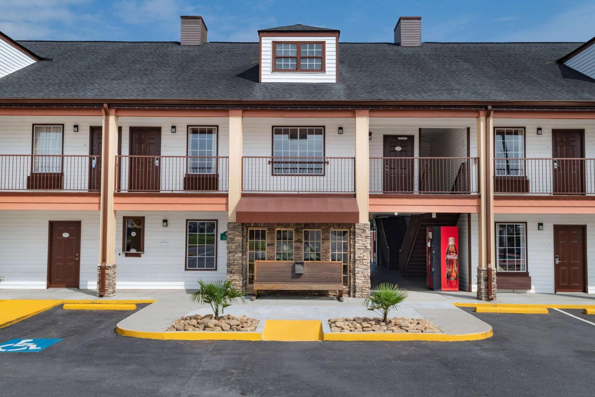 Baymont By Wyndham Commerce Ga Near Tanger Outlets Mall Ngoại thất bức ảnh